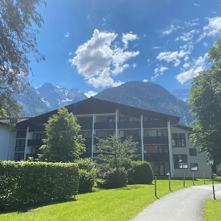 Grubhof Schlosspark, Mit Indoor Pool Und Garten Daire Sankt Martin bei Lofer