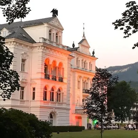 Apartment Grubhof Schlosspark, Mit Indoor Pool Und Garten Sankt Martin bei Lofer
