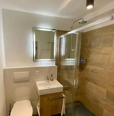 Mit Indoor Pool Und Garten Appartement *