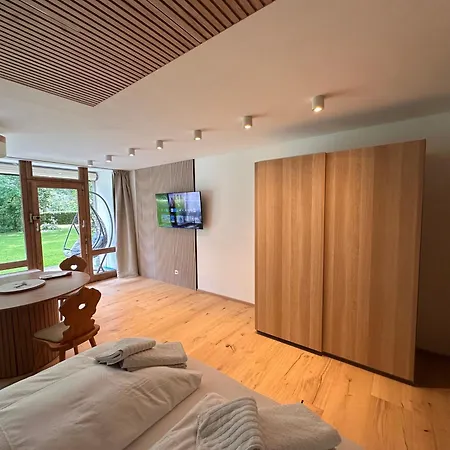 Mit Indoor Pool Und Garten Apartment *