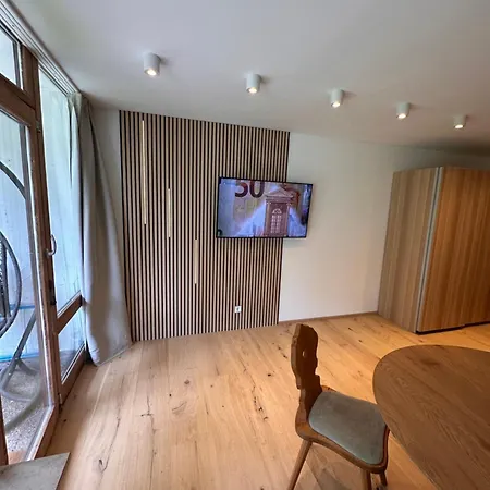 Mit Indoor Pool Und Garten Apartment