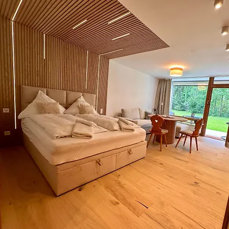 Grubhof Schlosspark, Mit Indoor Pool Und Garten